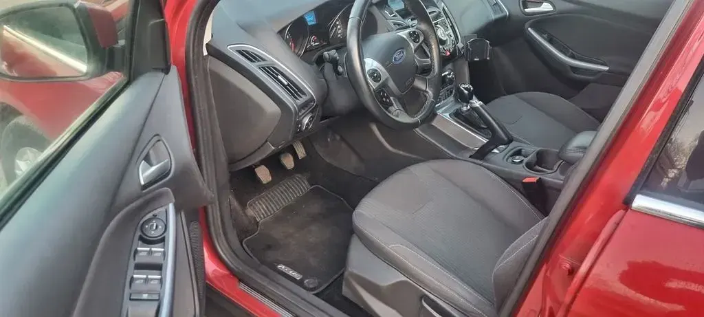 Gebraucht Ford Focus S 150 PS (110 kW) 2014 Rot Limousine