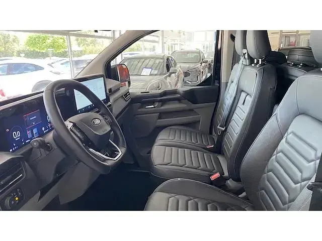 Gebraucht Ford Tourneo Custom Titanium 136 PS (100 kW) 2025 Schwarz Van