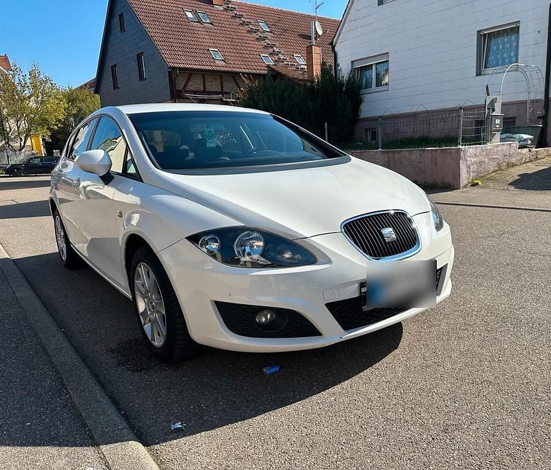 Usata Seat Leon 105 CV (77 kW) 2010 Bianco Utilitaria