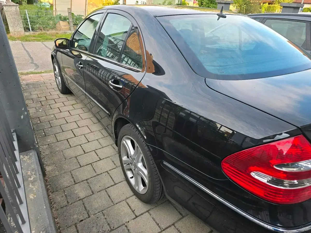 Gebraucht Mercedes E200 163 PS (119 kW) 2005 Schwarz Limousine
