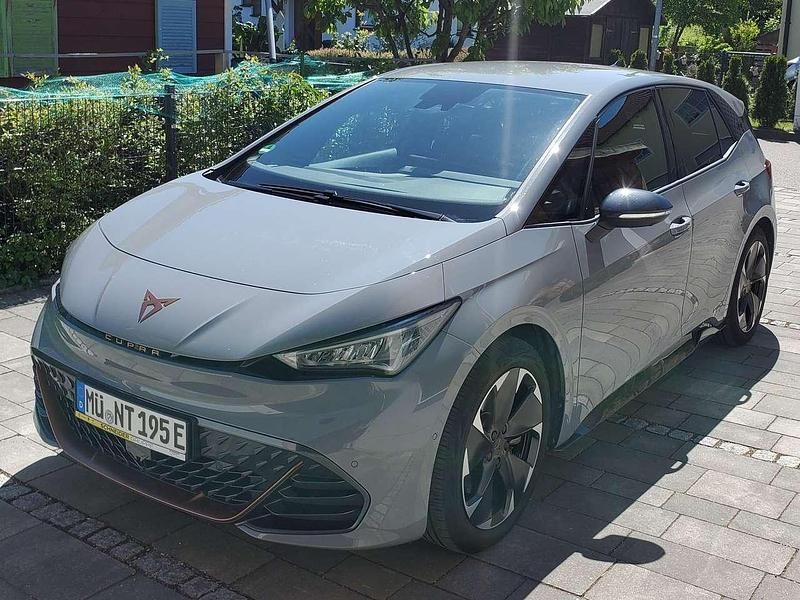 Grau Gebraucht 2024 Cupra Born Kleinwagen | 29.500 € (Guter Preis) - Bild 1/4