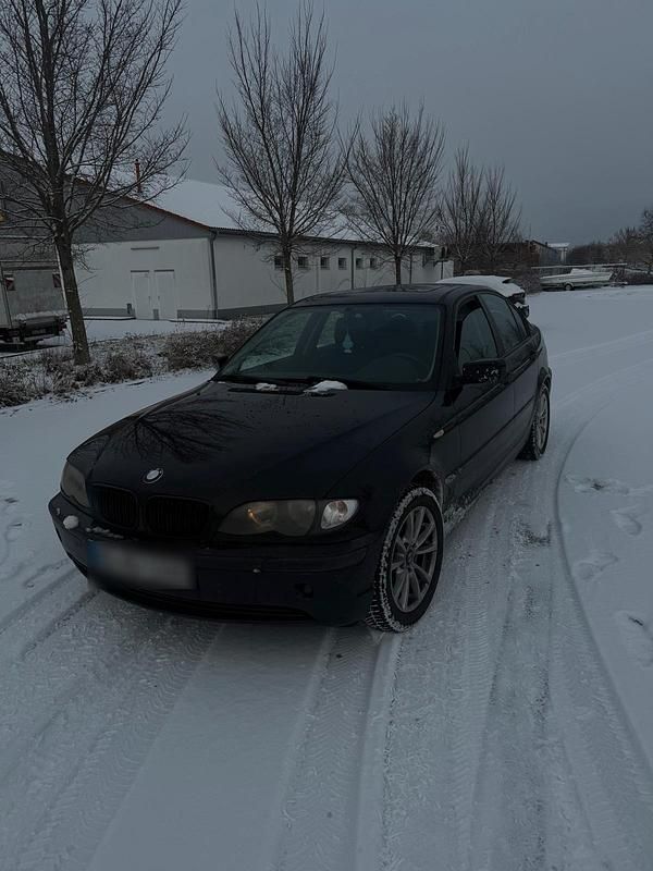 Schwarz Gebraucht 2005 BMW 318 Limousine | 1.250 € (Guter Preis) - Bild 1/4