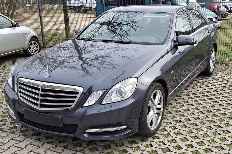 Gebraucht Mercedes E200 184 PS (135 kW) 2011 Grau Limousine