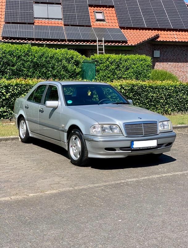 Grau Gebraucht 1998 Mercedes C180 Limousine | 1.200 € - Bild 1/4