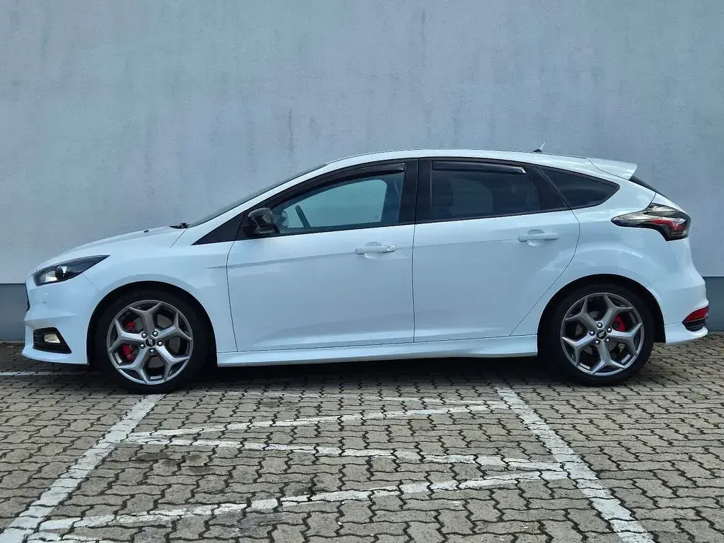 Gebraucht Ford Focus Sport 250 PS (183 kW) 2018 Frostweiß Limousine