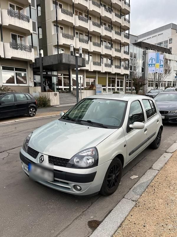 Silber Gebraucht 2003 Renault Clio II Kleinwagen | 799 € - Bild 1/4