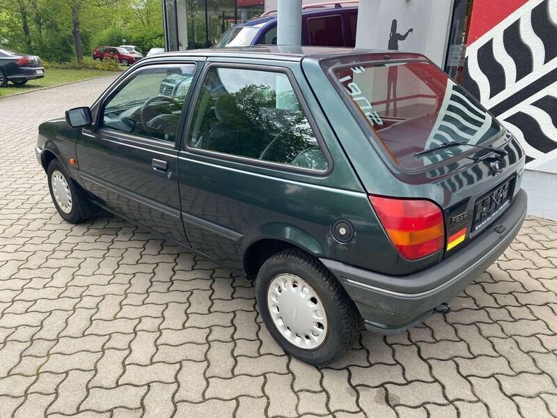 Gebraucht Ford Fiesta 50 PS (36 kW) 1993 Grün Kleinwagen