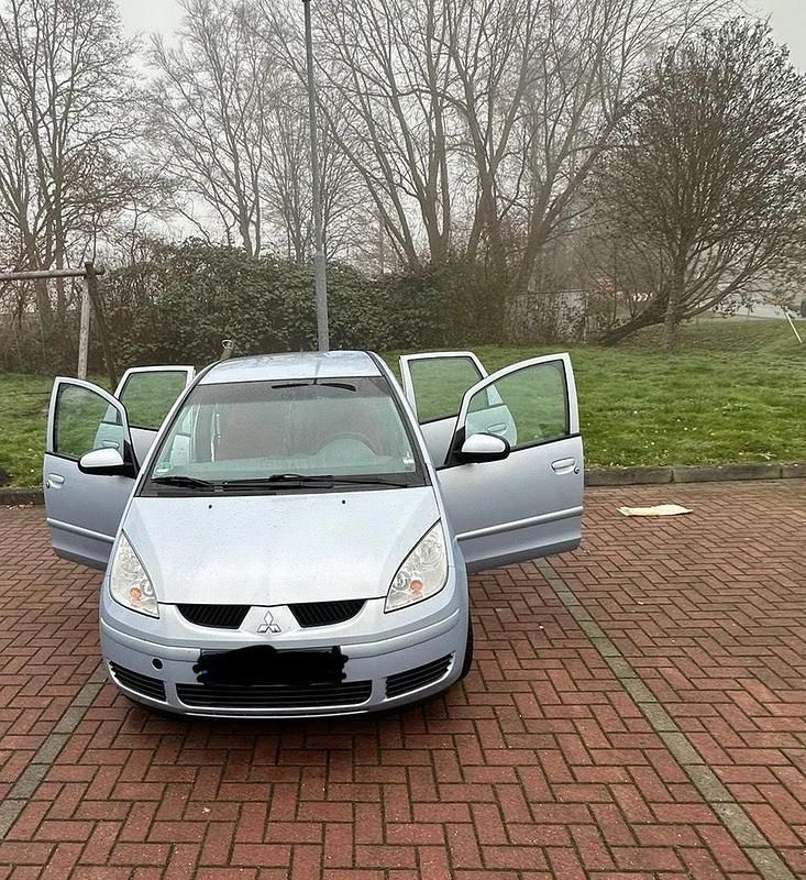 Silber Gebraucht 2006 Mitsubishi Colt Kleinwagen | 2.100 € (Fairer Preis) - Bild 1/4