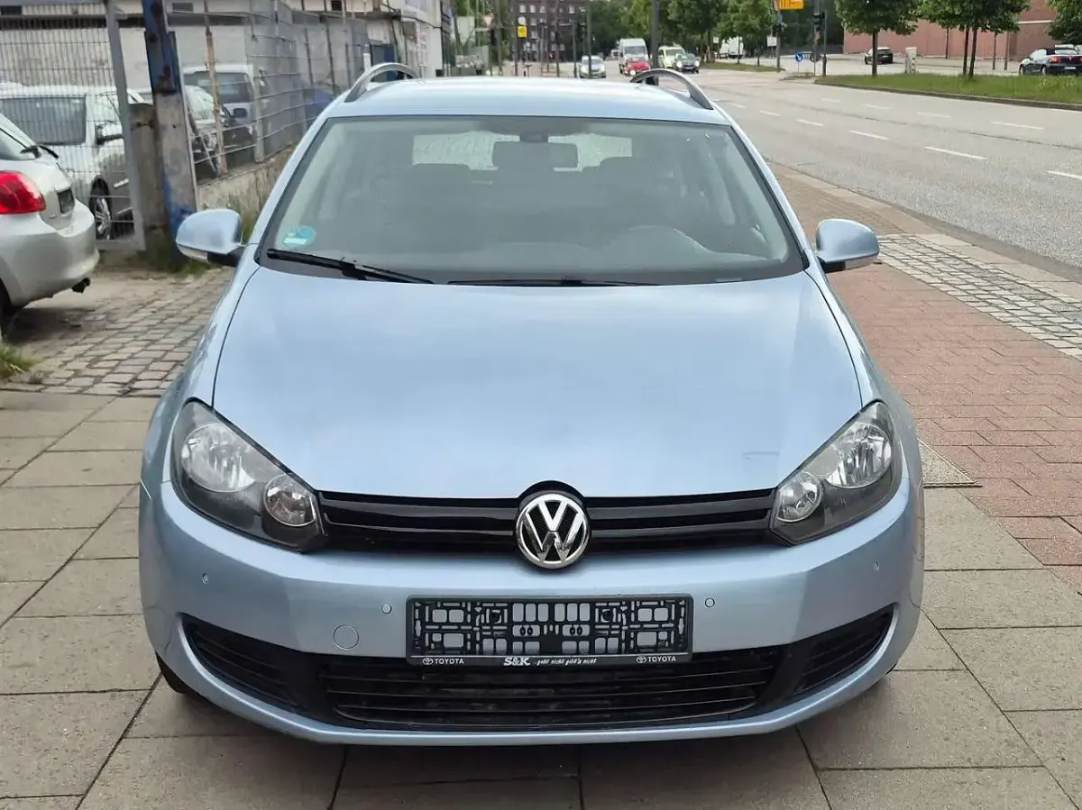 Gebraucht VW Golf VI Comfortline 105 PS (77 kW) 2010 Heaven blue metallic Kleinwagen