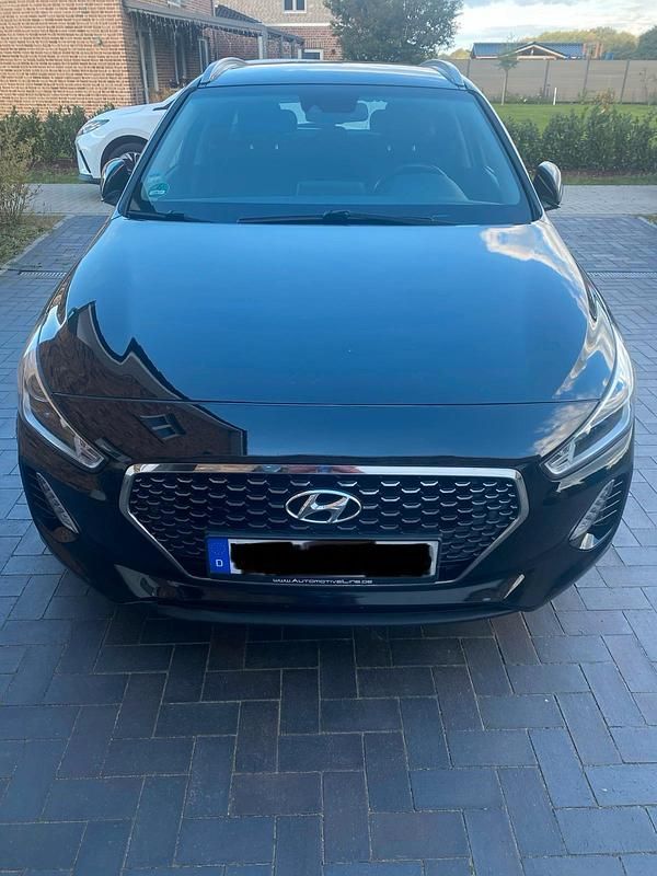 Schwarz Gebraucht 2017 Hyundai i30 Style Kombi | 10.700 € (Etwas zu teuer) - Bild 1/4
