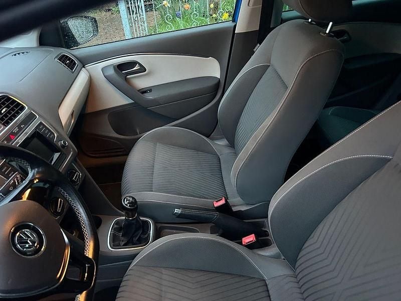 Usado VW Polo 90 HP (66 kW) 2015 Azul Sedan