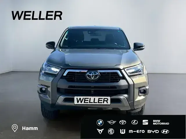 Gebraucht Toyota HiLux Basis 204 PS (150 kW) 2023 Braun Pickup
