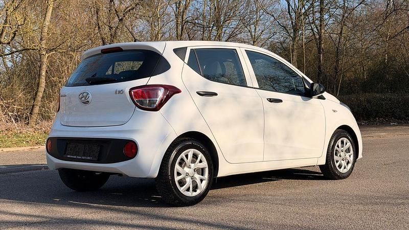 Gebraucht Hyundai i10 67 PS (49 kW) 2018 Weiß Kleinwagen