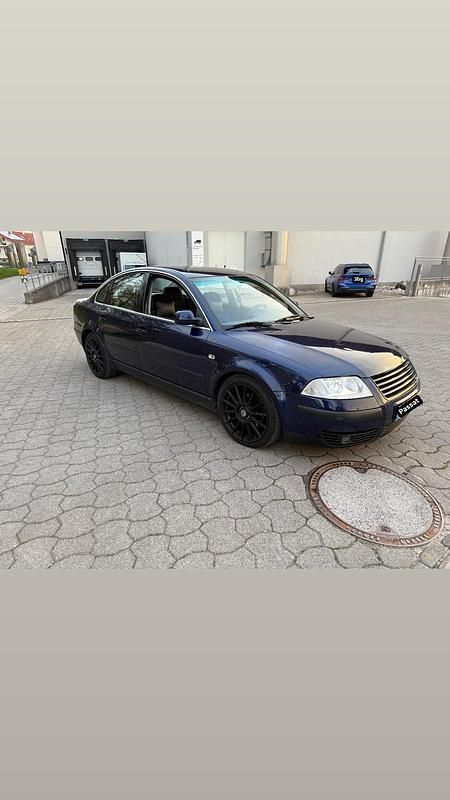 Blau Gebraucht 2002 VW Passat Limousine | 1.499 € (Guter Preis) - Bild 1/4