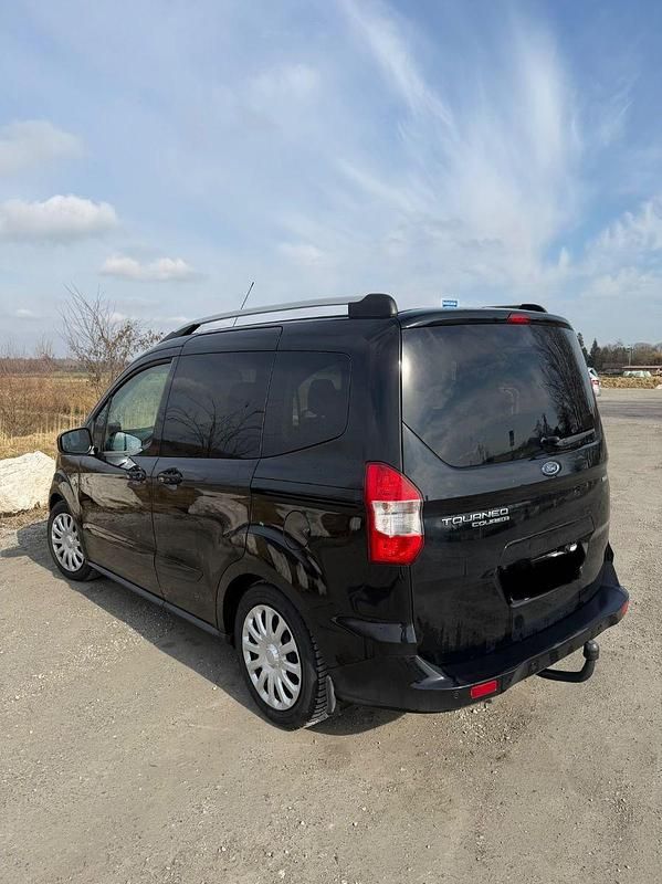 Gebraucht Ford Tourneo Courier Titanium 101 PS (74 kW) 2017 Schwarz Van / Kleinbus