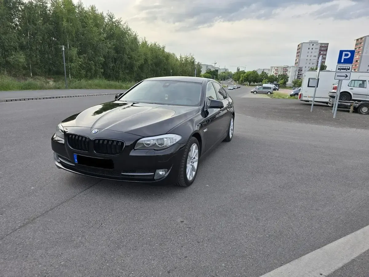 Gebraucht BMW 530 258 PS (189 kW) 2012 Schwarz Limousine
