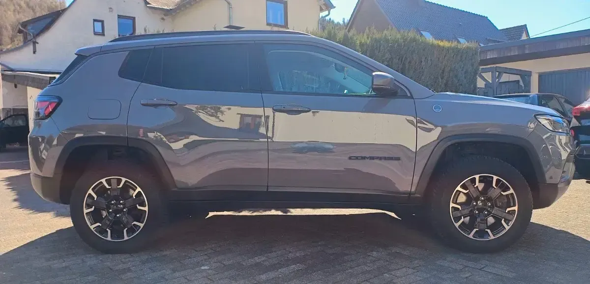 Gebraucht Jeep Compass Trailhawk 241 PS (177 kW) 2021 Grau SUV