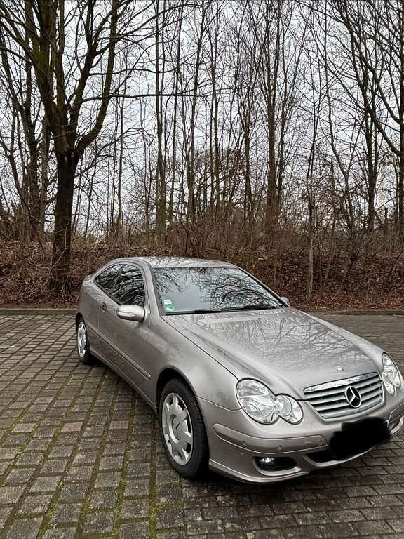 Gebraucht Mercedes C180 143 PS (105 kW) 2006 Silber Coupé