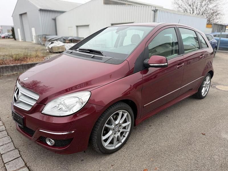 Rot Gebraucht 2010 Mercedes 180 Limousine | 8.590 € (Superpreis) - Bild 1/4