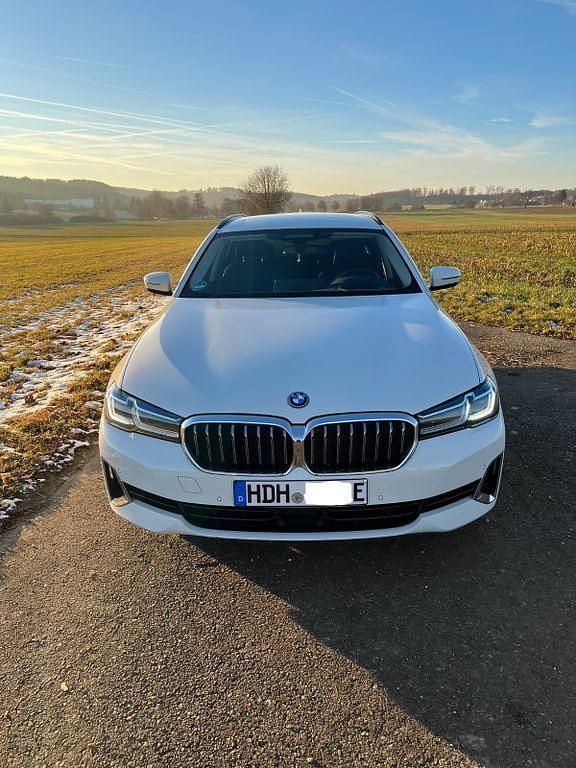 Gebraucht BMW 530e Luxury Line 292 PS (214 kW) 2023 Weiß Kombi