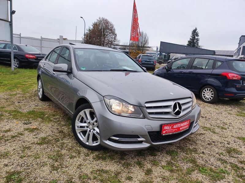 Silber Gebraucht 2013 Mercedes C180 Limousine | 13.699 € (Teuer) - Bild 1/4