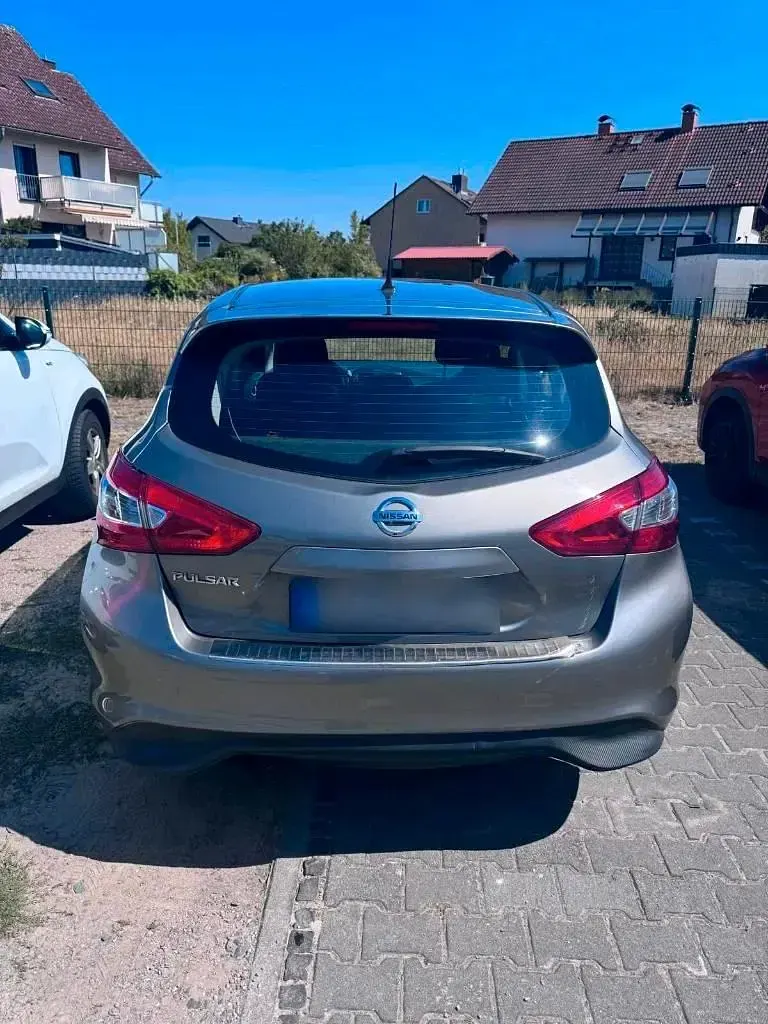 Gebraucht Nissan Pulsar 116 PS (85 kW) 2015 Grau Kleinwagen