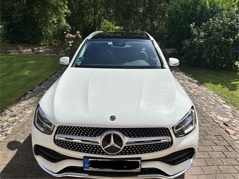 Weiß Gebraucht 2020 Mercedes GLC200 AMG line SUV | 32.490 € (Superpreis) - Bild 1/4