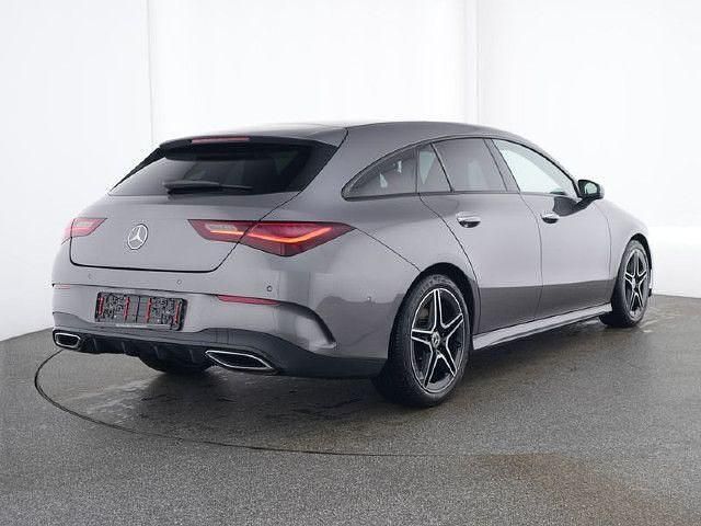 Mountaingrau metallic Gebraucht 2024 Mercedes CLA200 Shooting Brake AMG Kombi | 35.550 € - Bild 1/4