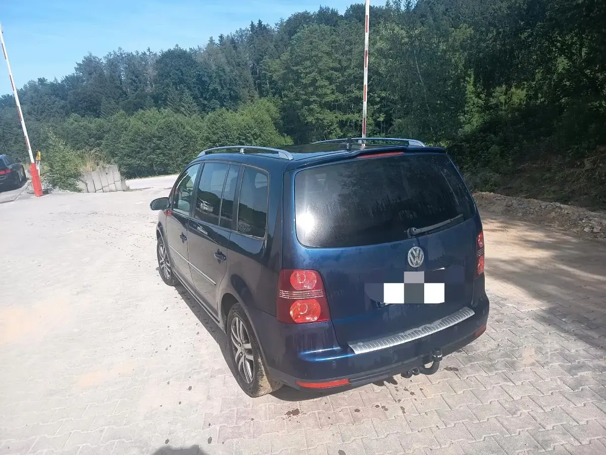 Gebraucht VW Touran 140 PS (102 kW) 2008 Blau Van / Kleinbus