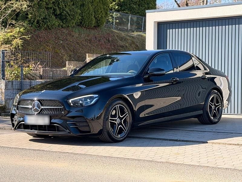 Gebraucht Mercedes E200 AMG 197 PS (144 kW) 2023 Schwarz Limousine