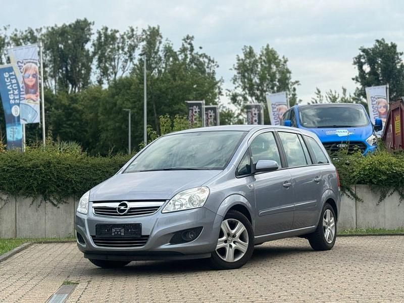 Silber Gebraucht 2008 Opel Zafira Edition Van / Kleinbus | 6.999 € (Teuer) - Bild 1/4