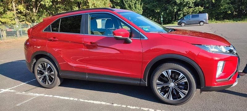 Rot Gebraucht 2021 Mitsubishi Eclipse Cross SUV | 18.990 € (Fairer Preis) - Bild 1/4