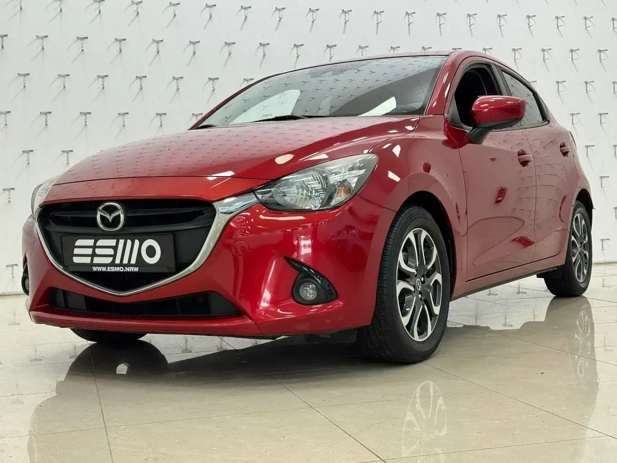 Gebraucht Mazda 2 Nakama 90 PS (66 kW) 2016 Rot Kleinwagen
