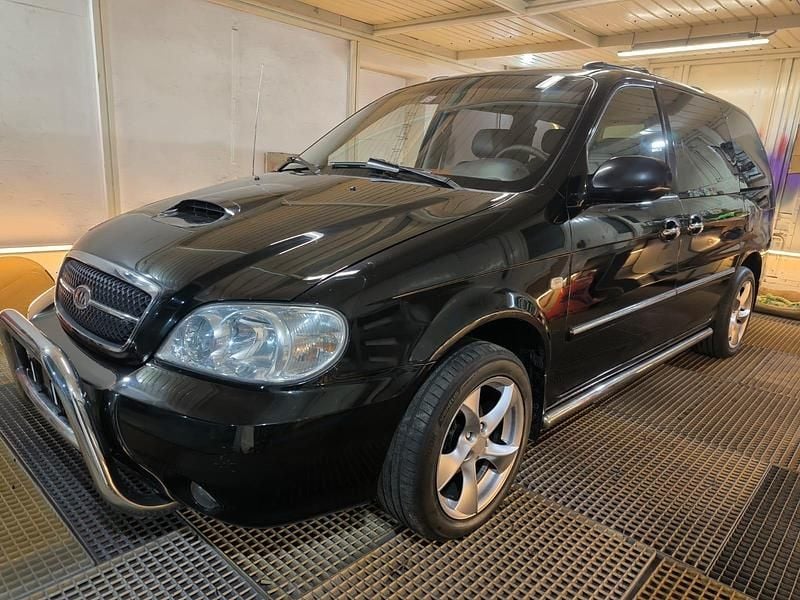 Schwarz Gebraucht 2004 Kia Carnival Basis Van / Kleinbus | 2.200 € (Fairer Preis) - Bild 1/4