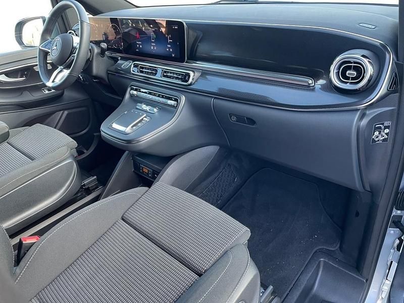 Gebraucht Mercedes V250 190 PS (139 kW) 2024 Silber Van / Kleinbus