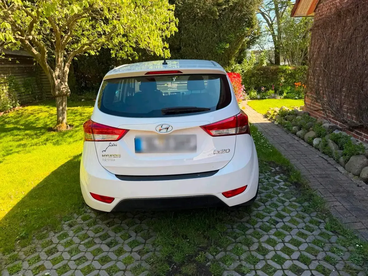 Gebraucht Hyundai ix20 90 PS (66 kW) 2012 Weiß Kleinwagen