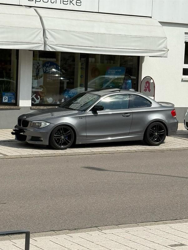 Grau Gebraucht 2012 BMW 120 Coupé M Sport Coupé | 9.800 € - Bild 1/4