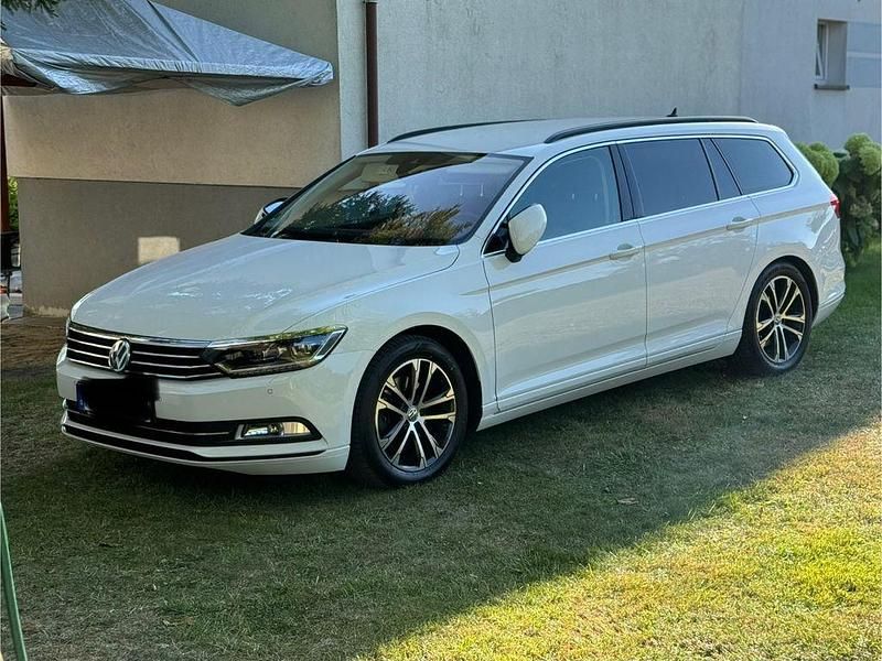 Weiß Gebraucht 2018 VW Passat Comfortline Kombi | 14.500 € (Etwas zu teuer) - Bild 1/4