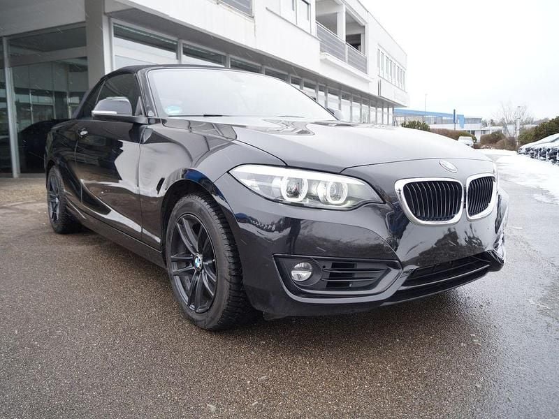Saphirschwarz Gebraucht 2020 BMW 218 Advantage Cabrio | 22.400 € (Etwas zu teuer) - Bild 1/4