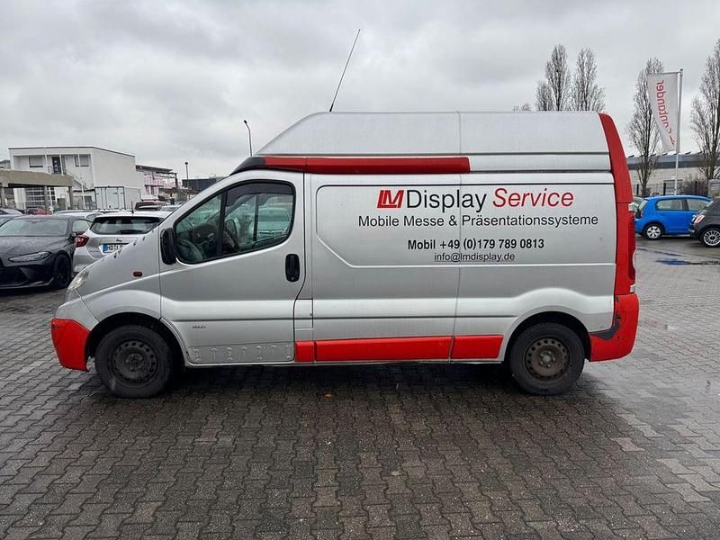 Gebraucht Opel Vivaro 114 PS (83 kW) 2009 Silber Van / Kleinbus