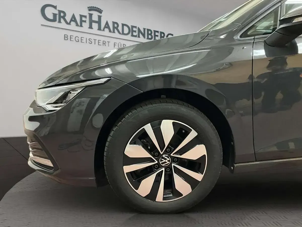 Gebraucht VW Golf VIII Move 110 PS (80 kW) 2024 Grau Limousine