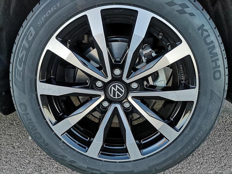 Neu VW Multivan Edition 180 PS (132 kW) 2025 Puregrey Van