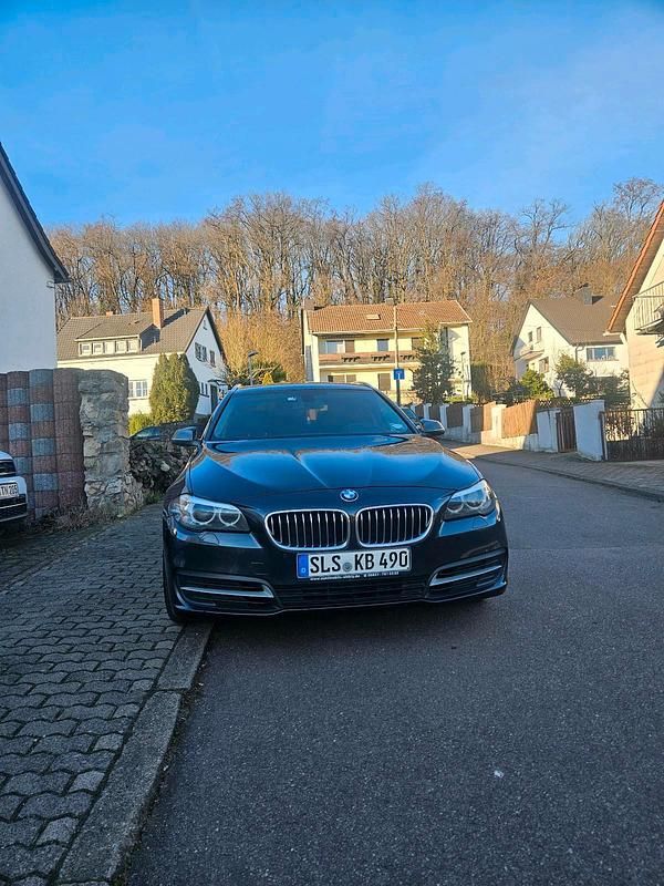 Schwarz Gebraucht 2015 BMW 518 Kombi | 8.499 € (Fairer Preis) - Bild 1/4