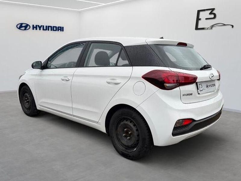Gebraucht Hyundai i20 84 PS (61 kW) 2019 Weiss Kleinwagen