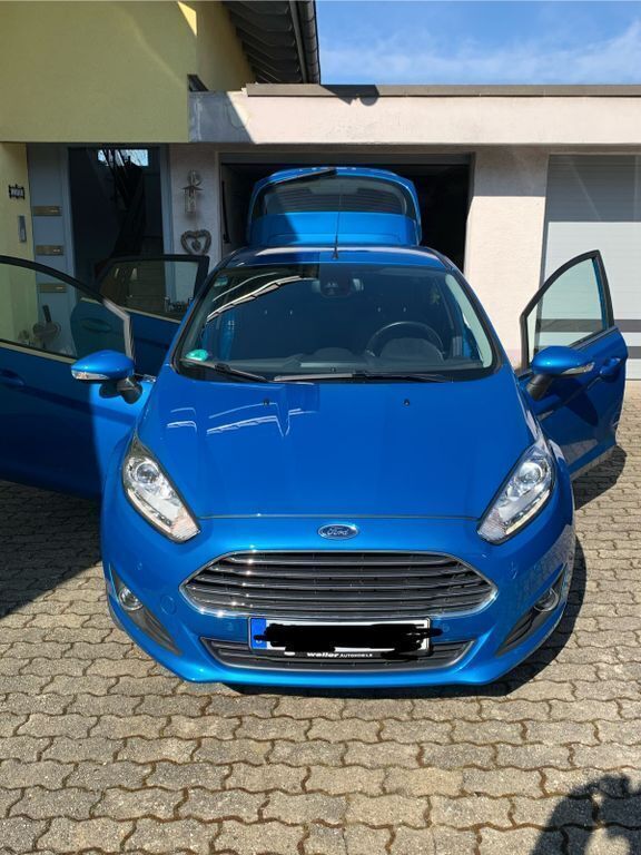 Blau Gebraucht 2017 Ford Fiesta Titanium Kleinwagen | 9.600 € (Guter Preis) - Bild 1/4