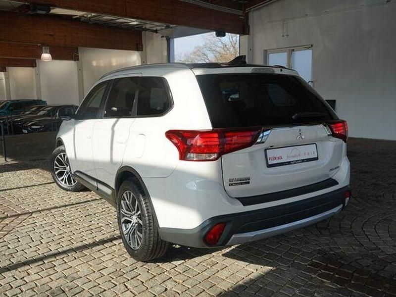 Gebraucht Mitsubishi Outlander 150 PS (110 kW) 2018 Perlmutt weiß SUV