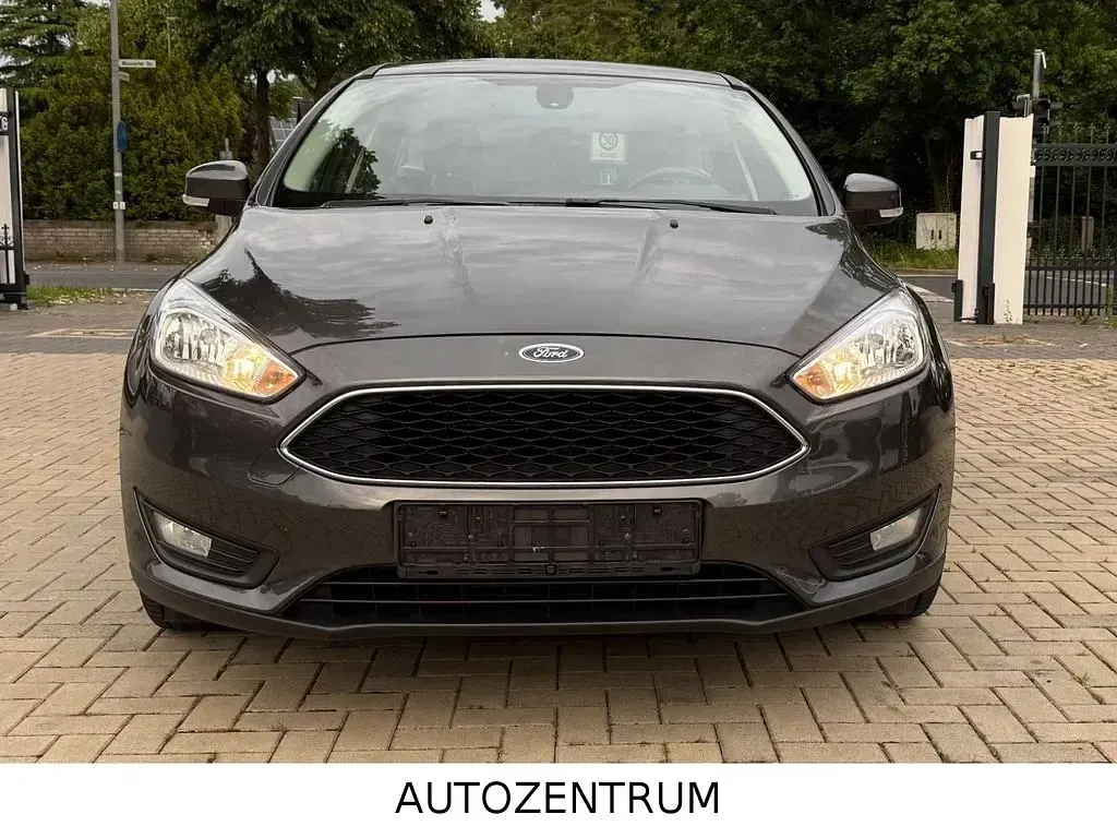 Gebraucht Ford Focus Business Edition 101 PS (74 kW) 2017 Grau Limousine