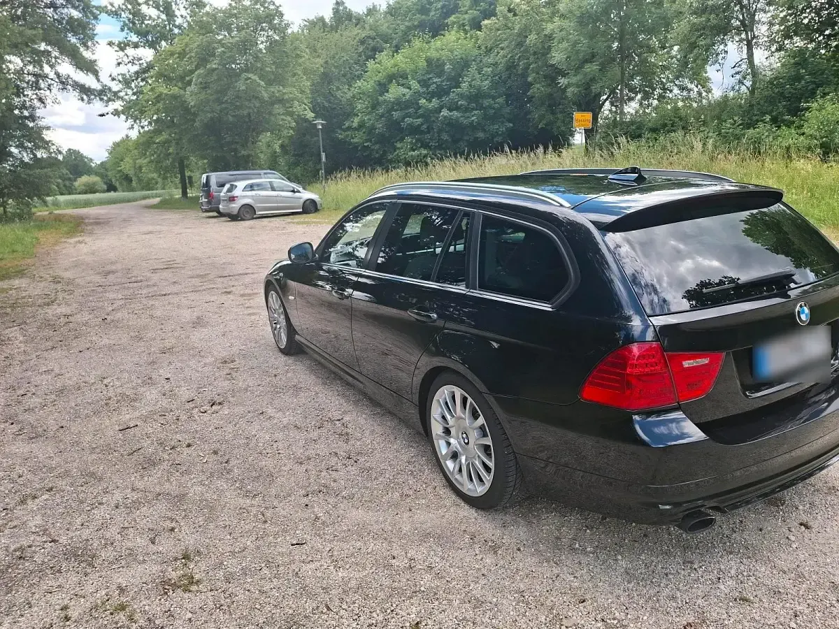 Gebraucht BMW 320 184 PS (135 kW) 2010 Schwarz Kombi