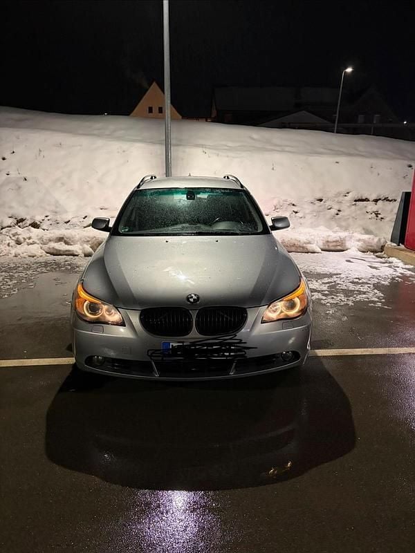 Gebraucht BMW 525 177 PS (130 kW) 2005 Grau Kombi