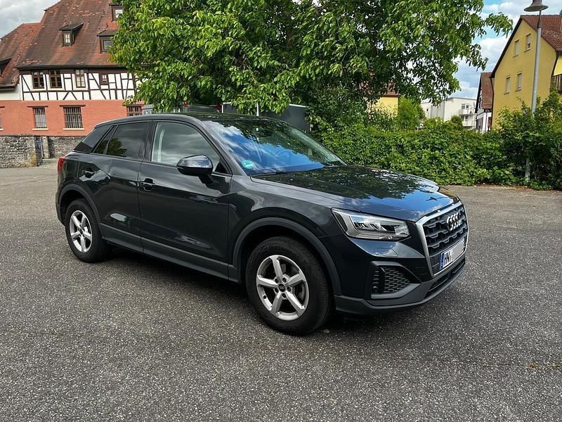 Grau Gebraucht 2023 Audi Q2 SUV | 26.800 € (Etwas zu teuer) - Bild 1/4